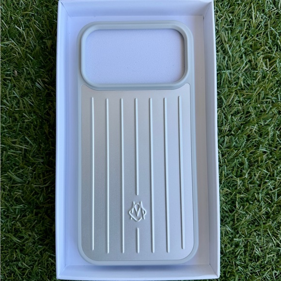 Rimowa case for iphone 17 Pro Max - Picture 2 of 5